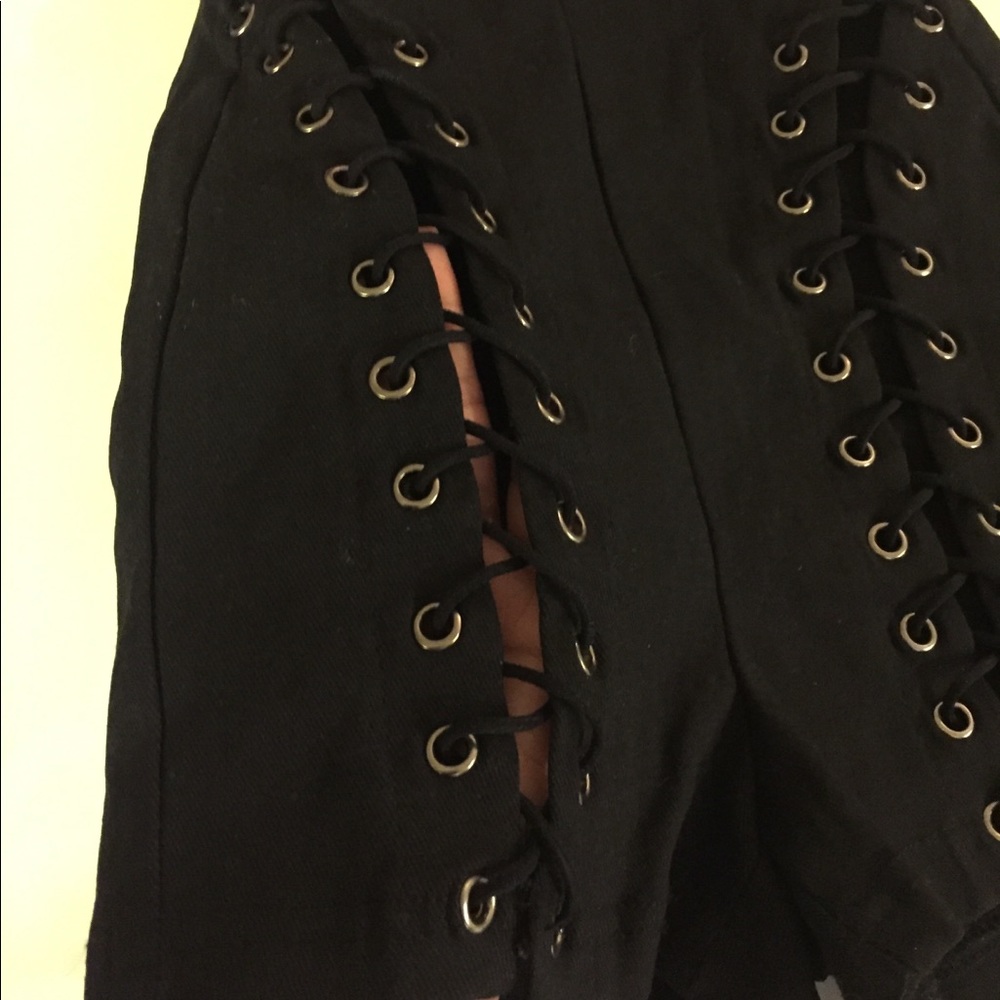BLACK LACE UP SHORTS - Picture 3 of 5